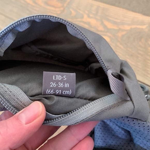 Mystery Ranch women’s Coulee 30L backpack, Pebble, size xs/s, EUC! - Picture 6 of 8